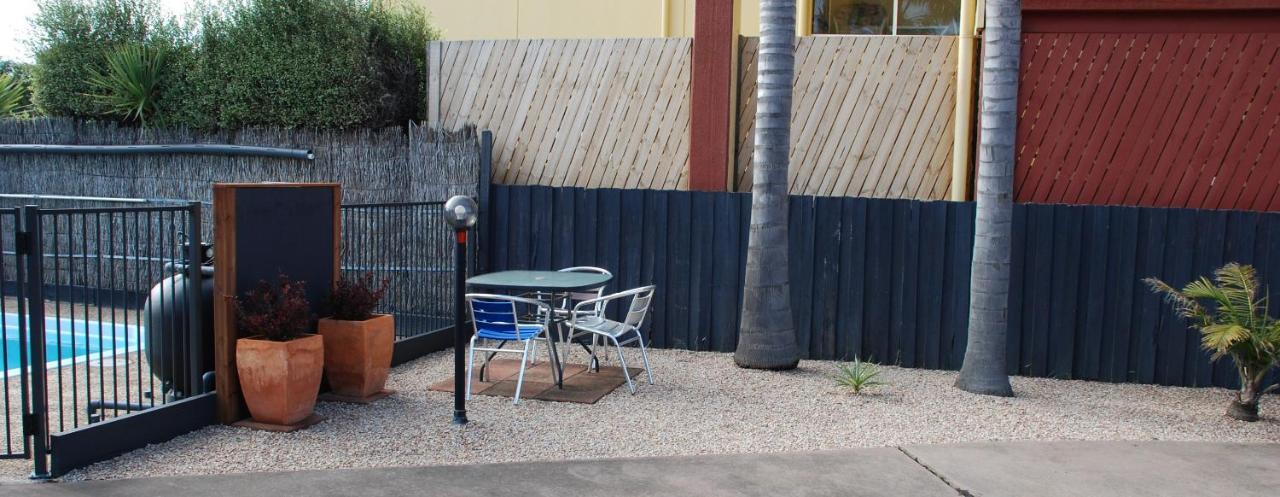 Cunningham Shore Motel Lakes Entrance Exteriör bild