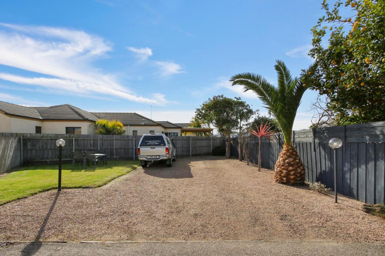 Cunningham Shore Motel Lakes Entrance Exteriör bild
