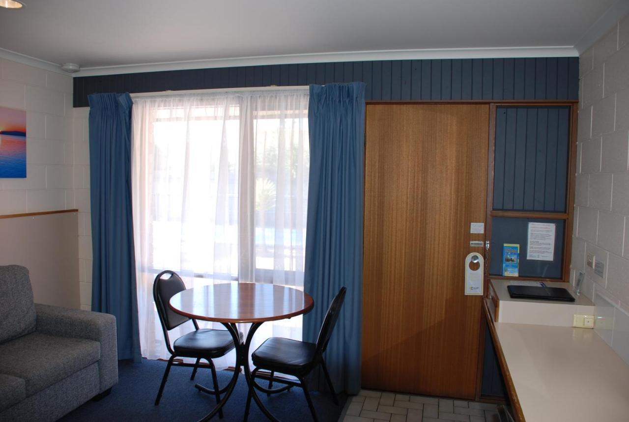 Cunningham Shore Motel Lakes Entrance Exteriör bild