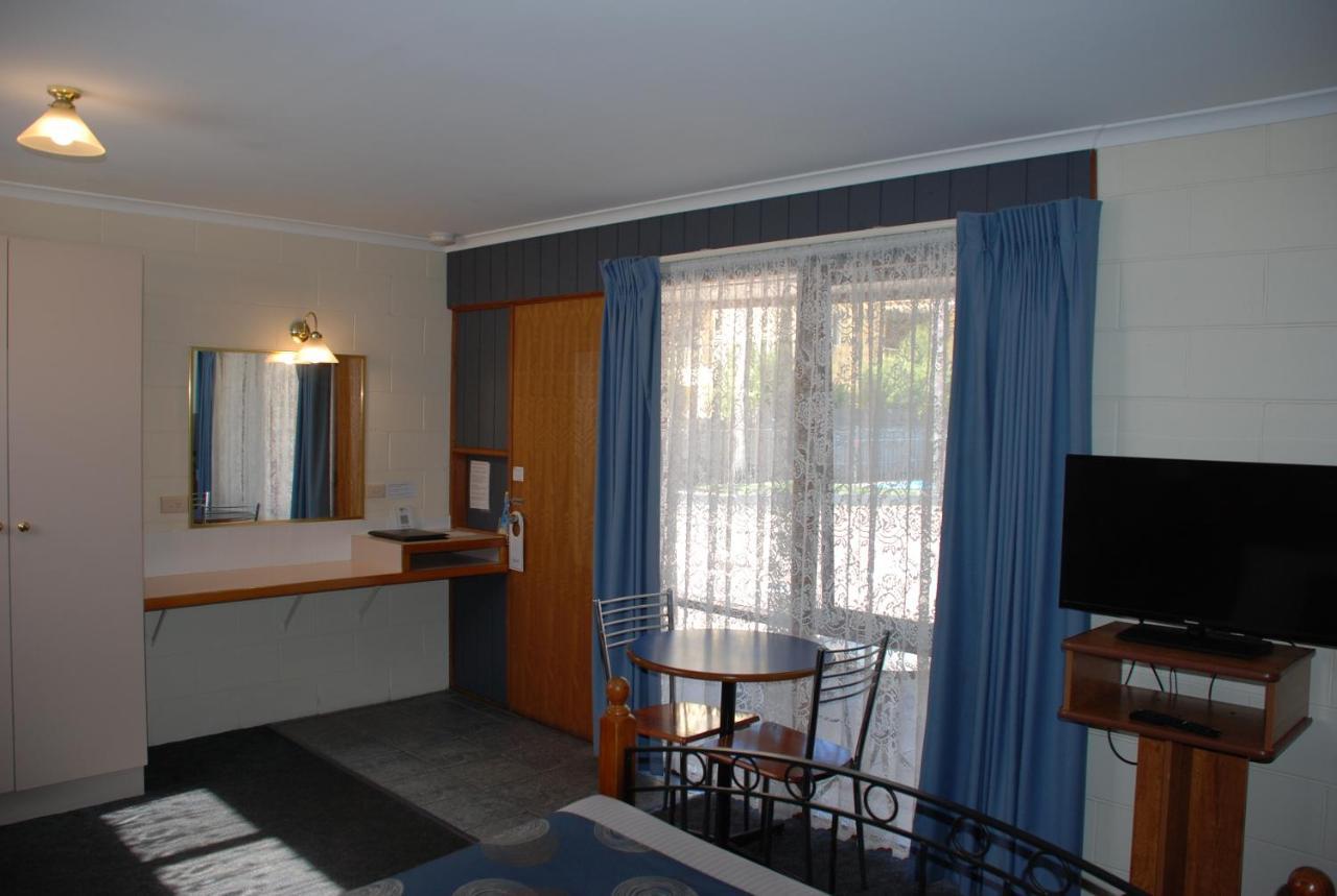 Cunningham Shore Motel Lakes Entrance Exteriör bild