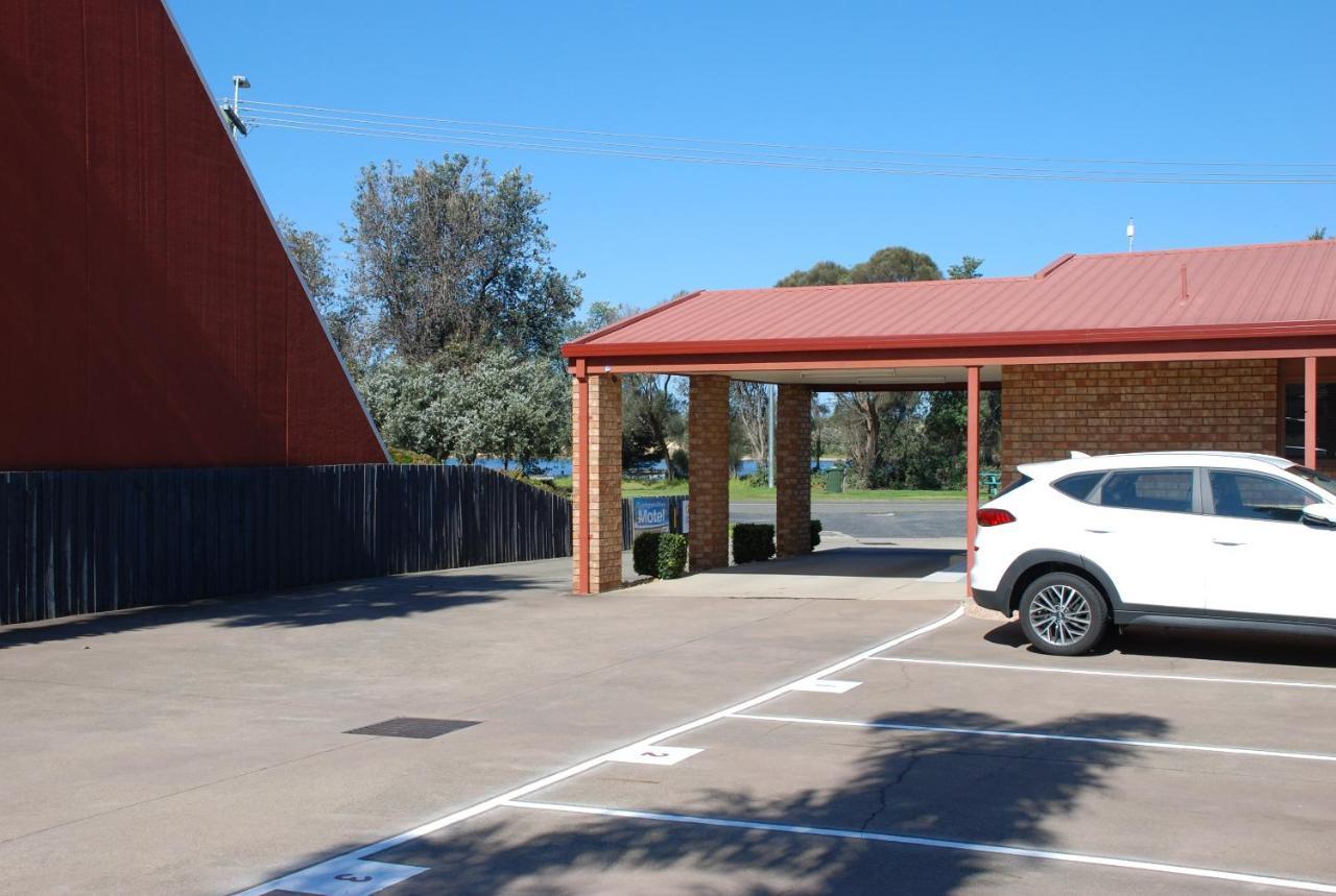 Cunningham Shore Motel Lakes Entrance Exteriör bild