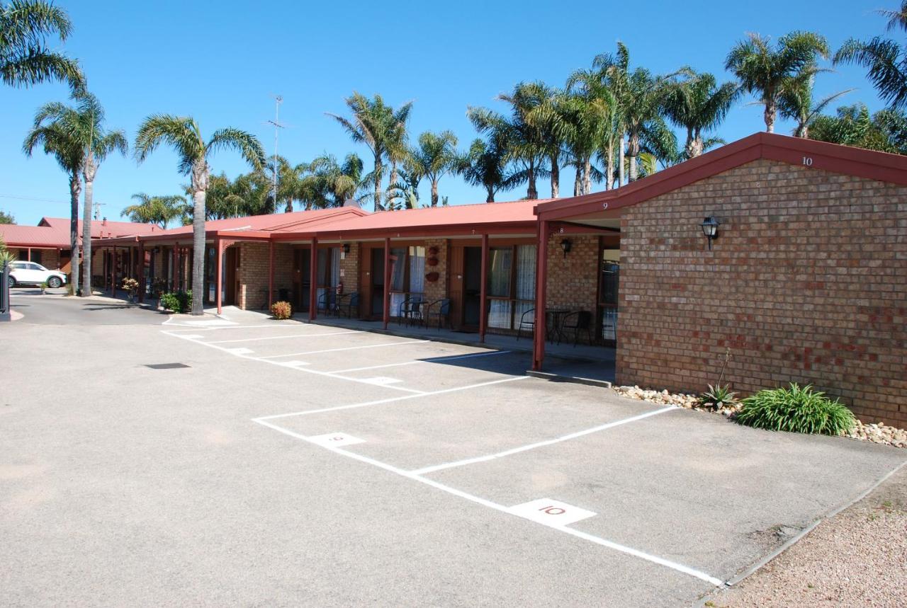 Cunningham Shore Motel Lakes Entrance Exteriör bild