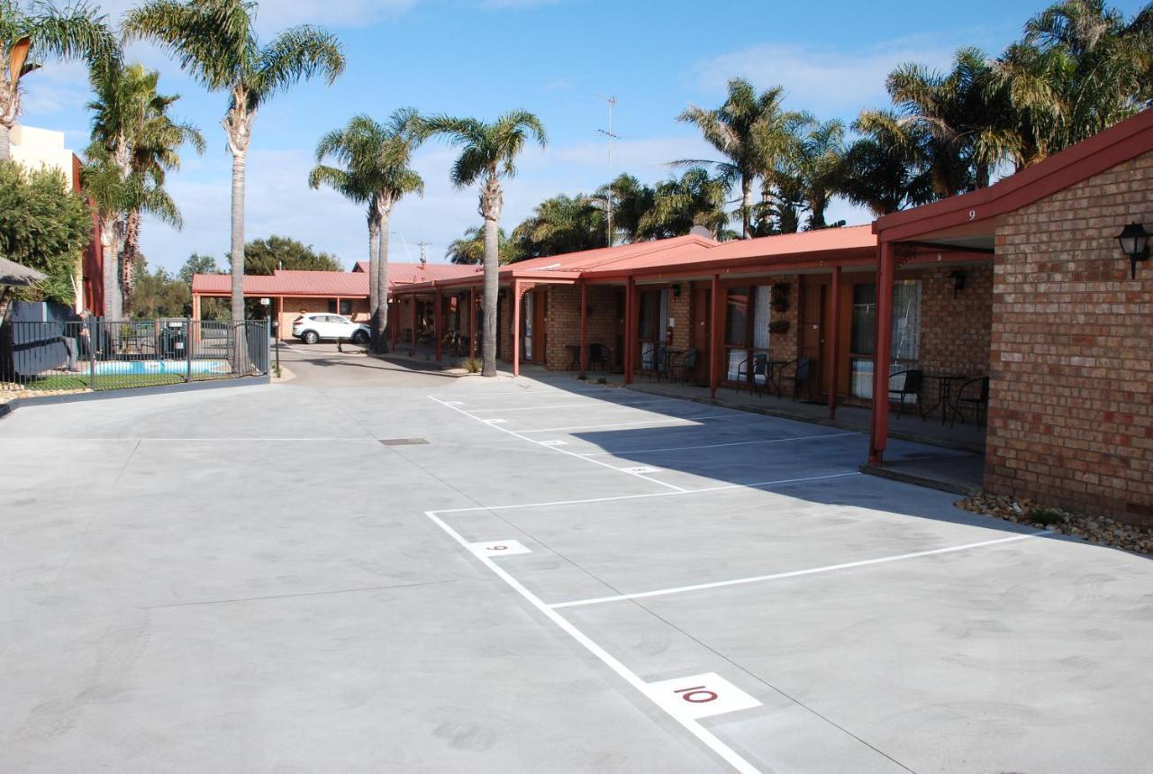 Cunningham Shore Motel Lakes Entrance Exteriör bild