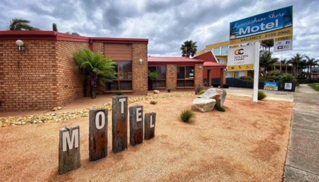 Cunningham Shore Motel Lakes Entrance Exteriör bild