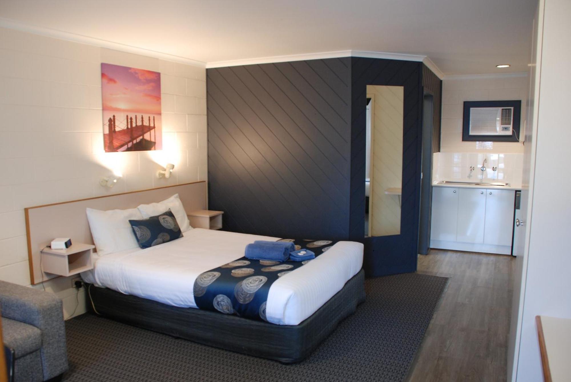 Cunningham Shore Motel Lakes Entrance Exteriör bild