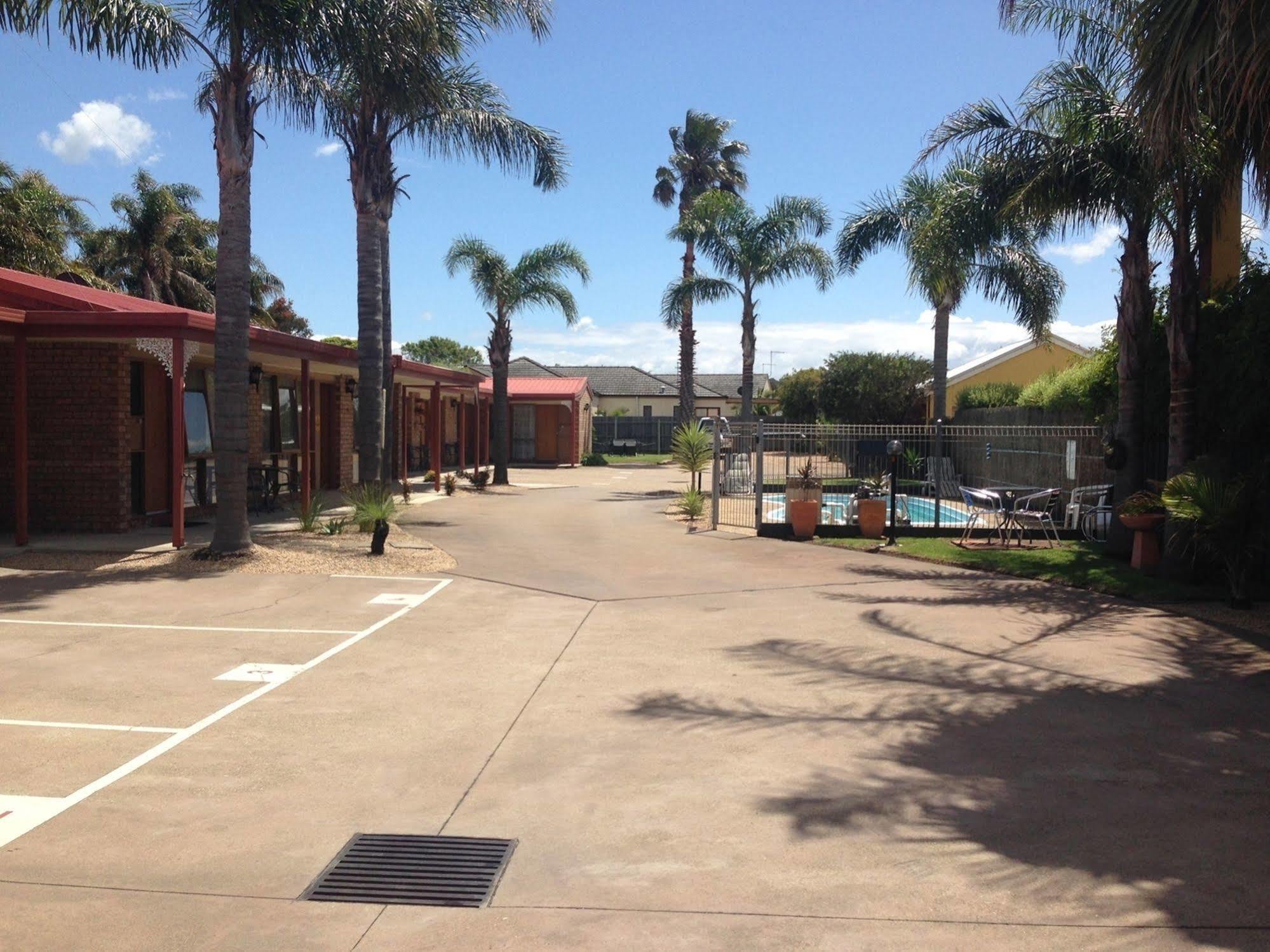 Cunningham Shore Motel Lakes Entrance Exteriör bild